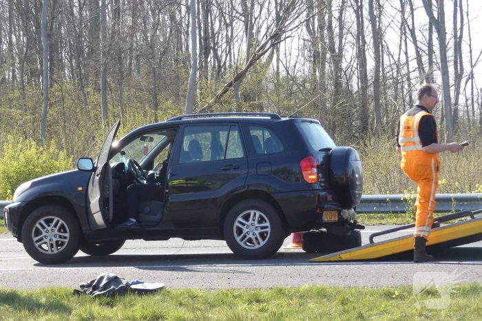 Auto verliest wiel bij ongeval