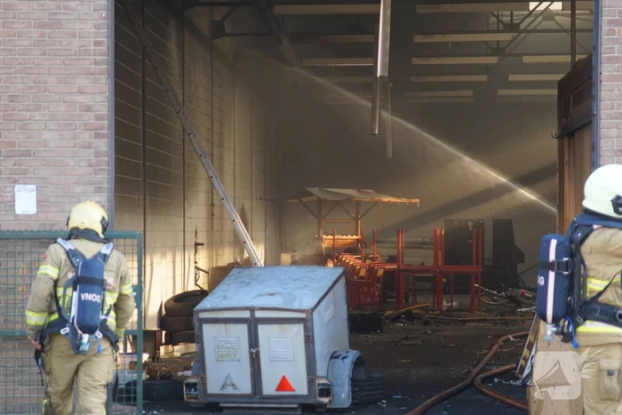 Veel rook bij brand in bedrijfspand