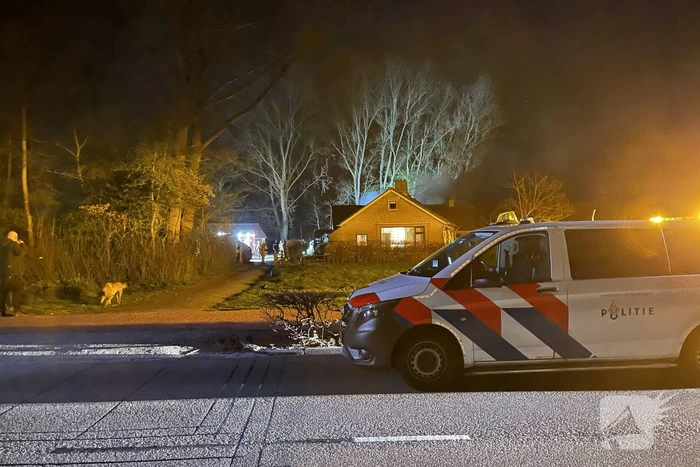 Grote vlammen bij flinke buitenbrand