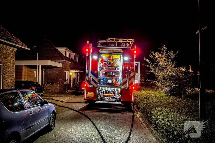 Smeulende kolen in container veroorzaken flinke brand