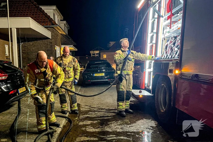 Smeulende kolen in container veroorzaken flinke brand