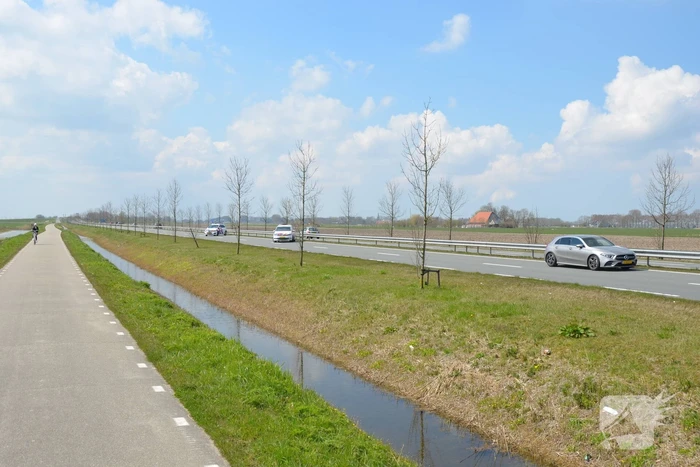Mini Cooper total-loss na botsing tegen vangrail