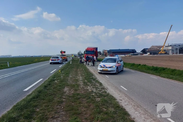 Persoon zwaargewond bij frontale aanrijding met vrachtwagen
