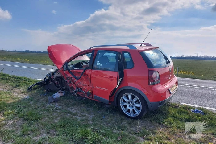 Persoon zwaargewond bij frontale aanrijding met vrachtwagen