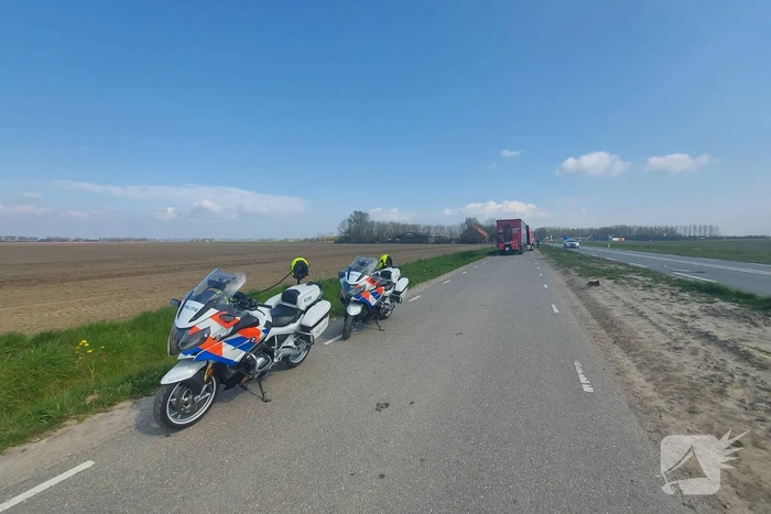 Persoon zwaargewond bij frontale aanrijding met vrachtwagen