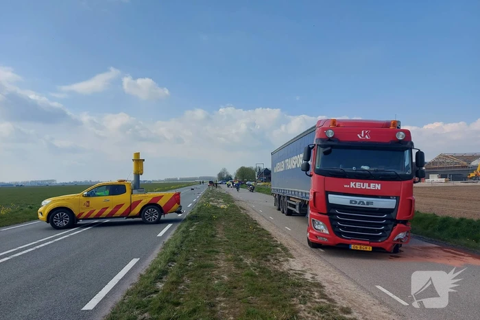 Persoon zwaargewond bij frontale aanrijding met vrachtwagen