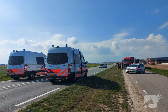 Persoon zwaargewond bij frontale aanrijding met vrachtwagen