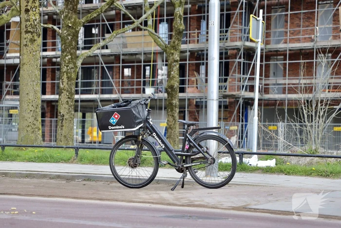 Fietser botst op maaltijdbezorger bij inhaalactie