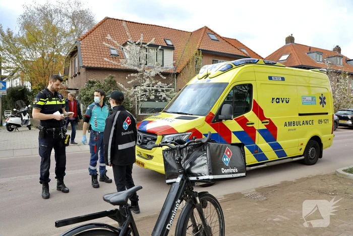 Fietser botst op maaltijdbezorger bij inhaalactie