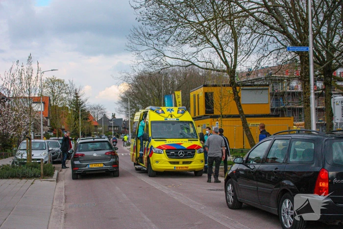 Fietser botst op maaltijdbezorger bij inhaalactie