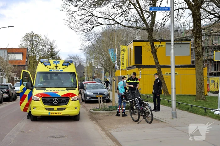 Fietser botst op maaltijdbezorger bij inhaalactie