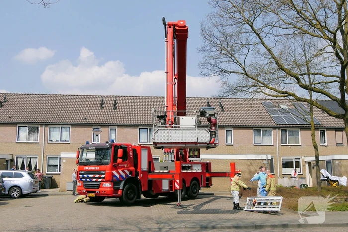 Coronapatiënt uit woning gehaald