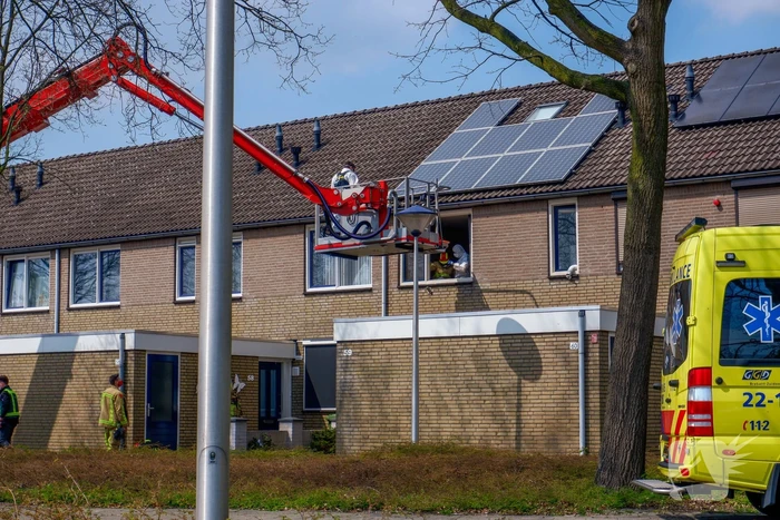 Coronapatiënt uit woning gehaald