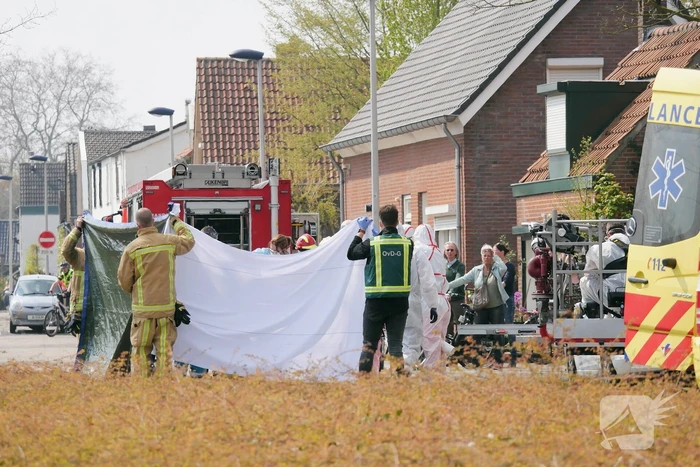 Coronapatiënt uit woning gehaald