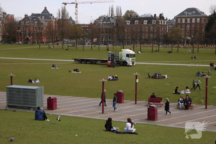 Groot onderhoud aan grasmat Museumplein