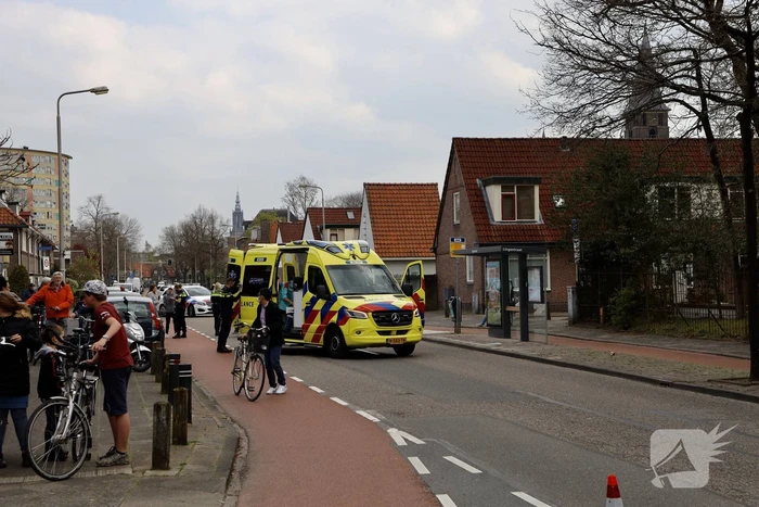 Motorrijder botst op personenauto