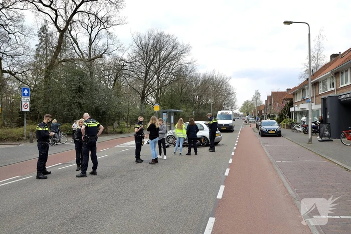 Motorrijder botst op personenauto
