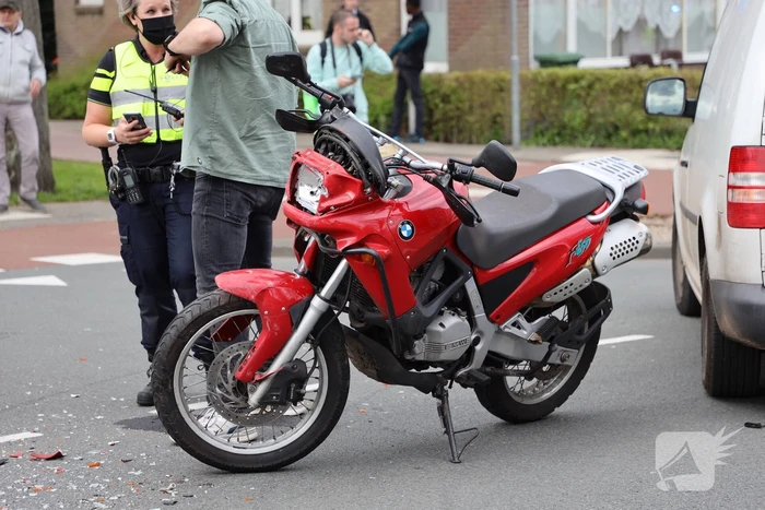 Ernstig ongeval tussen motorrijder en personenauto op kruising
