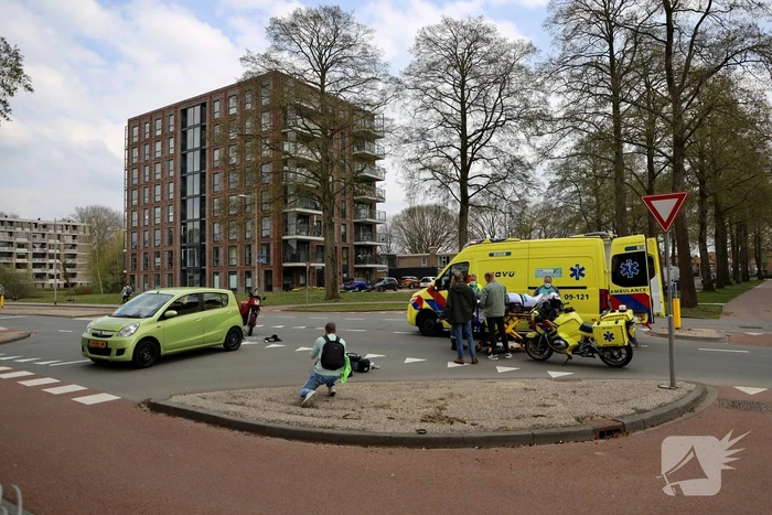 Ernstig ongeval tussen motorrijder en personenauto op kruising