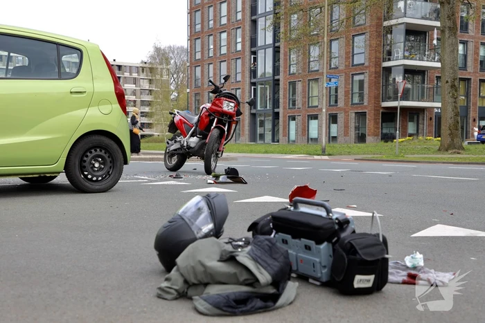 Ernstig ongeval tussen motorrijder en personenauto op kruising