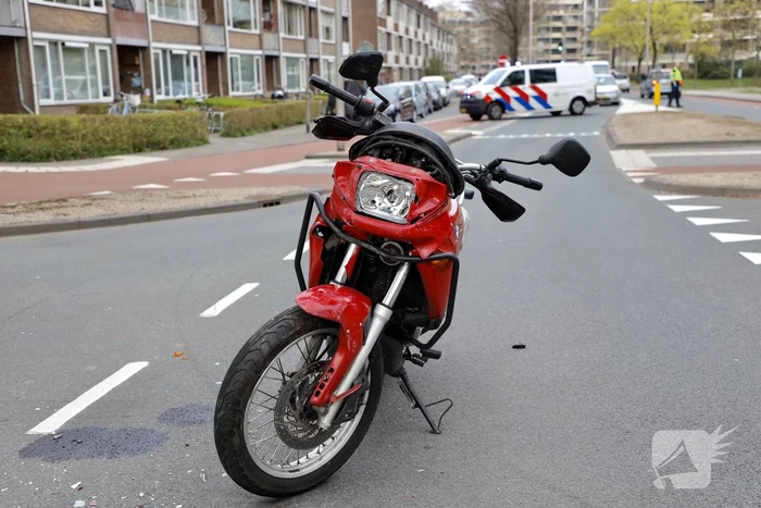 Ernstig ongeval tussen motorrijder en personenauto op kruising