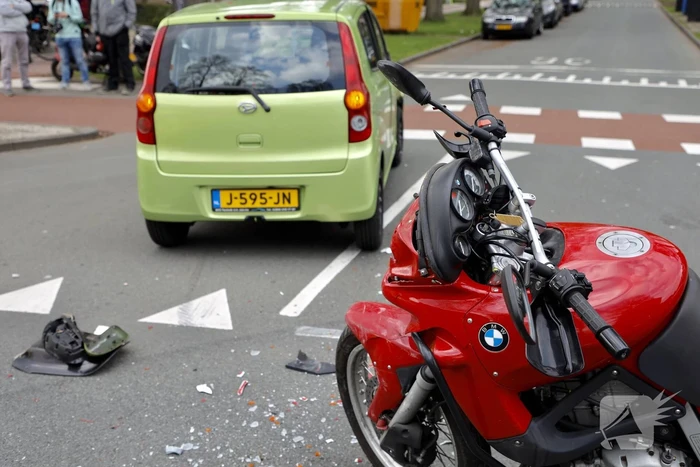 Ernstig ongeval tussen motorrijder en personenauto op kruising