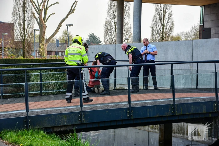 Dader steekincident meldt zich bij gemeentehuis