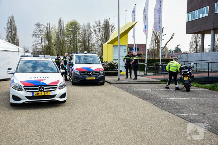 Dader steekincident meldt zich bij gemeentehuis