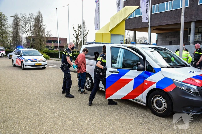 Dader steekincident meldt zich bij gemeentehuis
