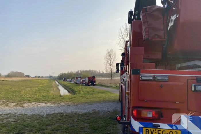 Hulpdiensten zoeken naar persoon in water