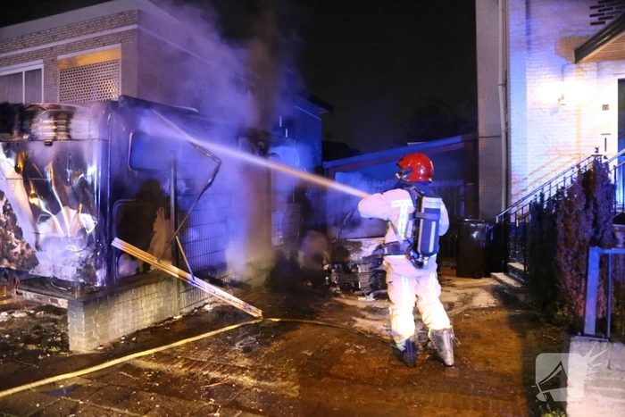 Camper verwoest na aangestoken brand