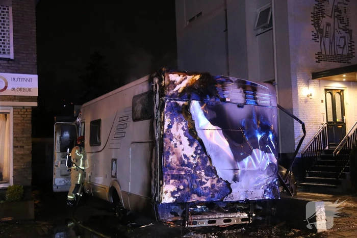 Camper verwoest na aangestoken brand