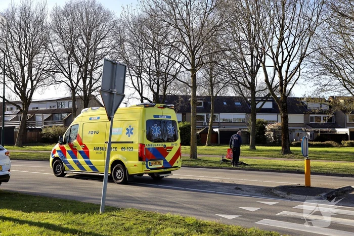 Vrouw op e-bike gewond bij aanrijding