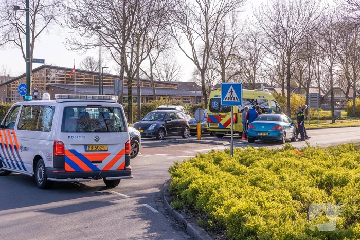 Vrouw op e-bike gewond bij aanrijding