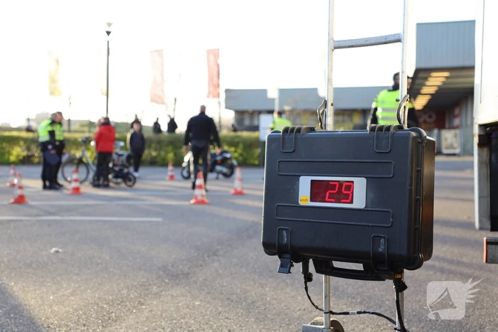 Grote politie controle op parkeerterrein