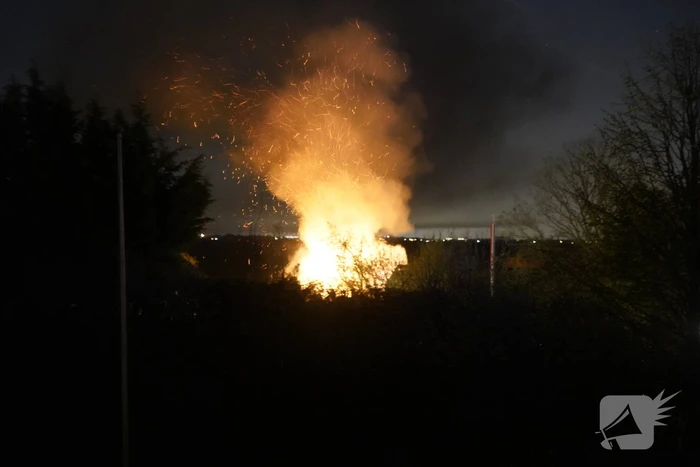 Grote uitslaande brand in duiventil