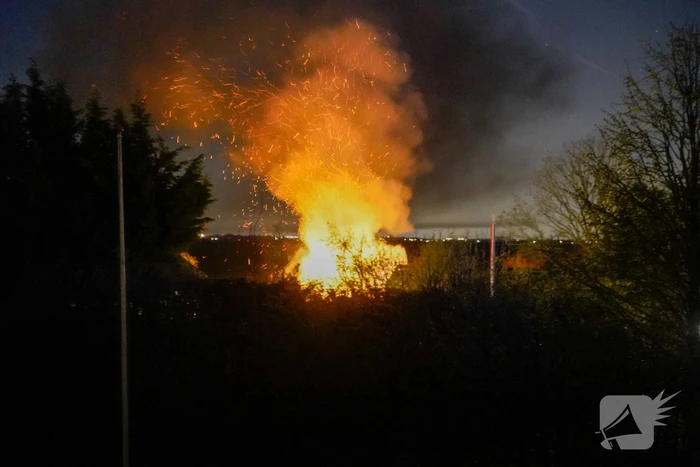 Grote uitslaande brand in duiventil
