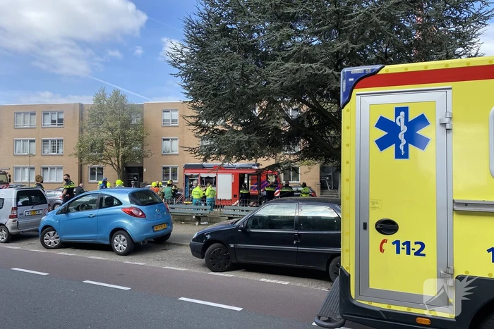 Meerdere bewoners door brand opgesloten in woningen