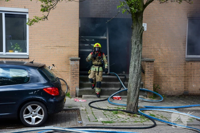 Meerdere bewoners door brand opgesloten in woningen