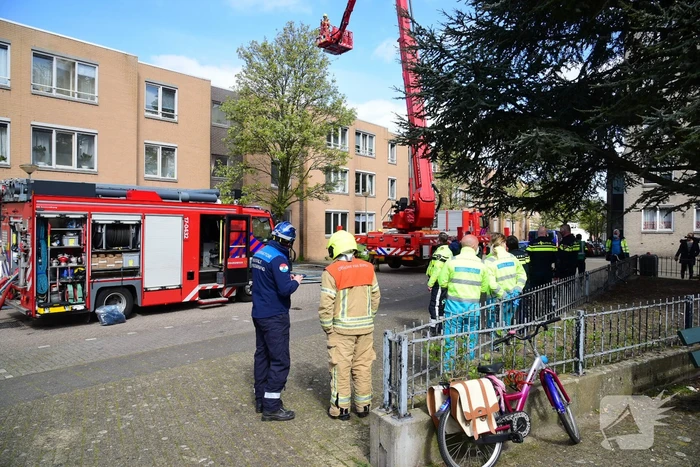 Meerdere bewoners door brand opgesloten in woningen
