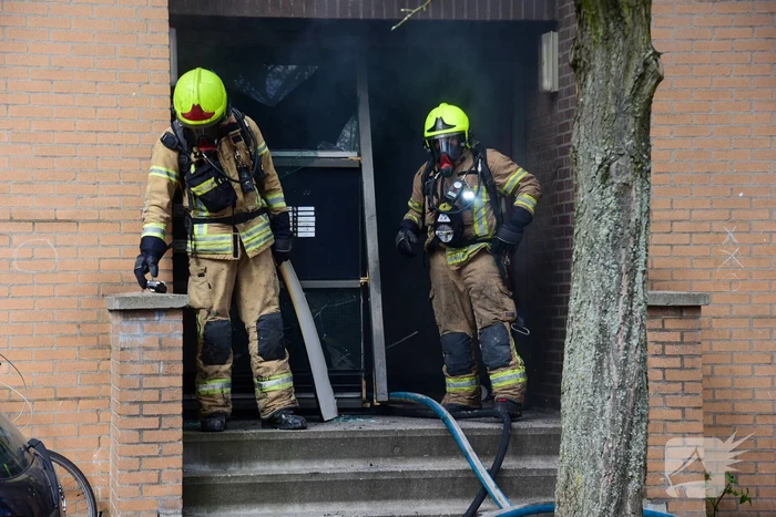 Meerdere bewoners door brand opgesloten in woningen