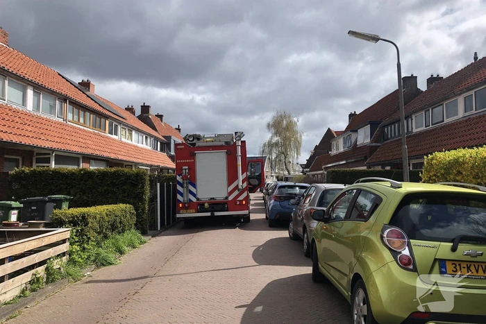 Brandweer onderzoekt penetrante lucht in woning