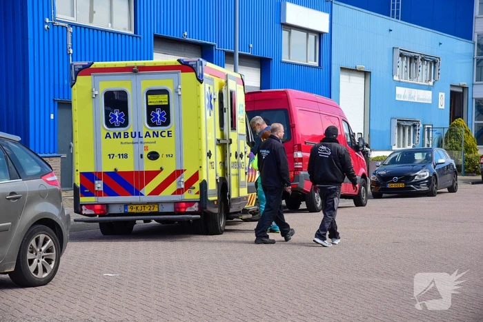 Flinke schade bij botsing op bedrijventerrein