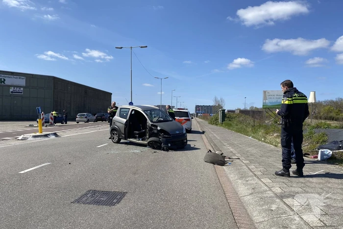 45-km auto slaat over de kop