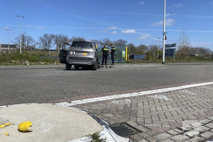 45-km auto slaat over de kop