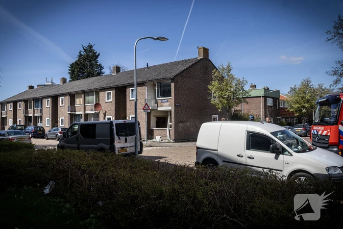 Explosie bij brand in portiekwoning
