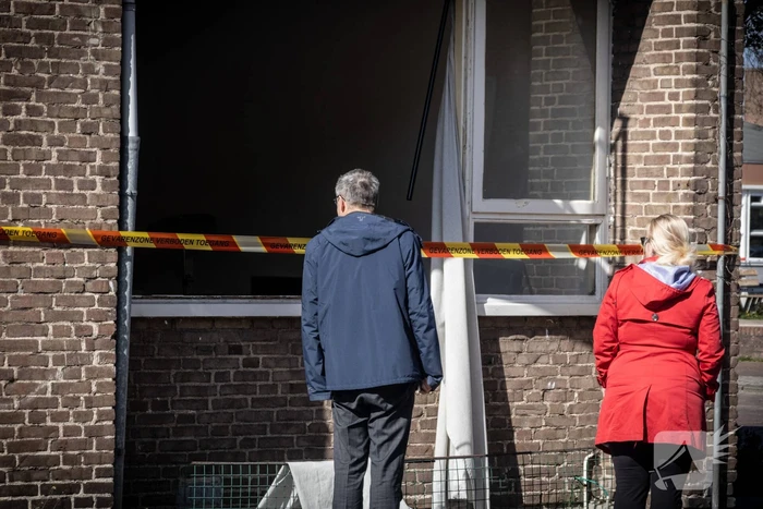 Explosie bij brand in portiekwoning
