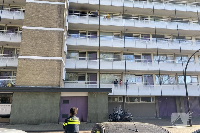 Brandweer blust keukenbrand in appartementencomplex