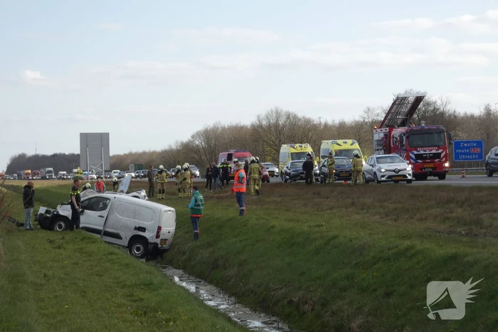 Zwaar ongeval tussen drie voertuigen