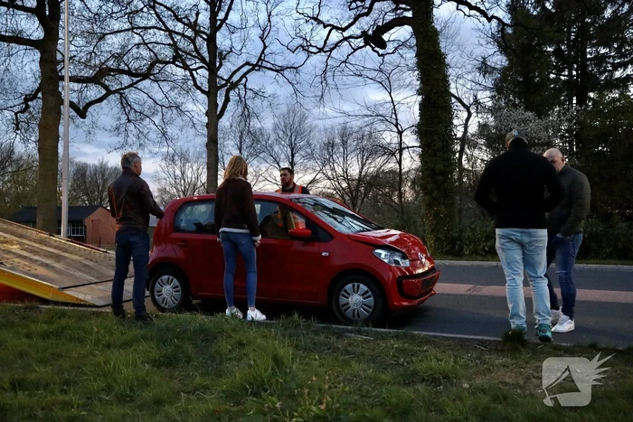 Kopstaart botsing door overstekend eendje